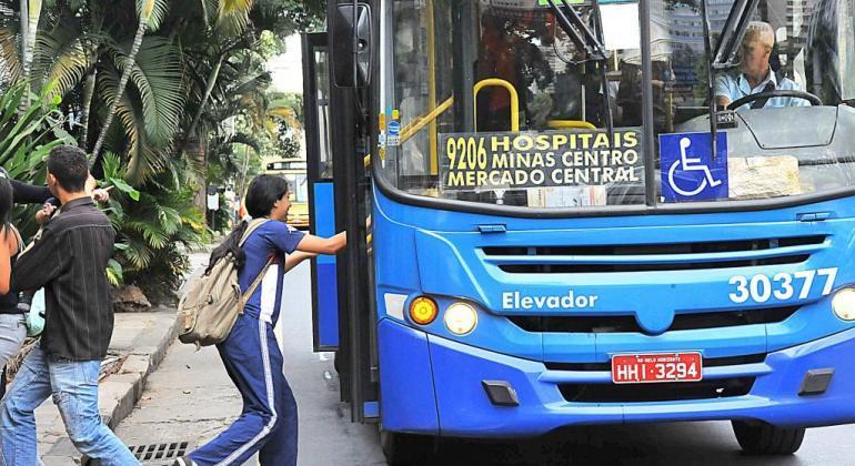 Ônibus de BH circulam com horários de férias a partir desta sexta-feira (26)