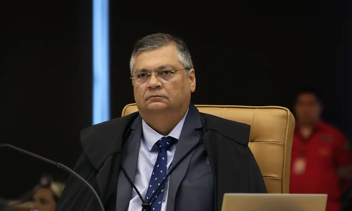 Dino manda divulgar CPF de quem ganha salário via emendas para saúde