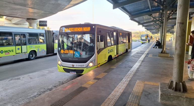 Linhas de ônibus de BH têm horário ampliado para compras de fim de ano