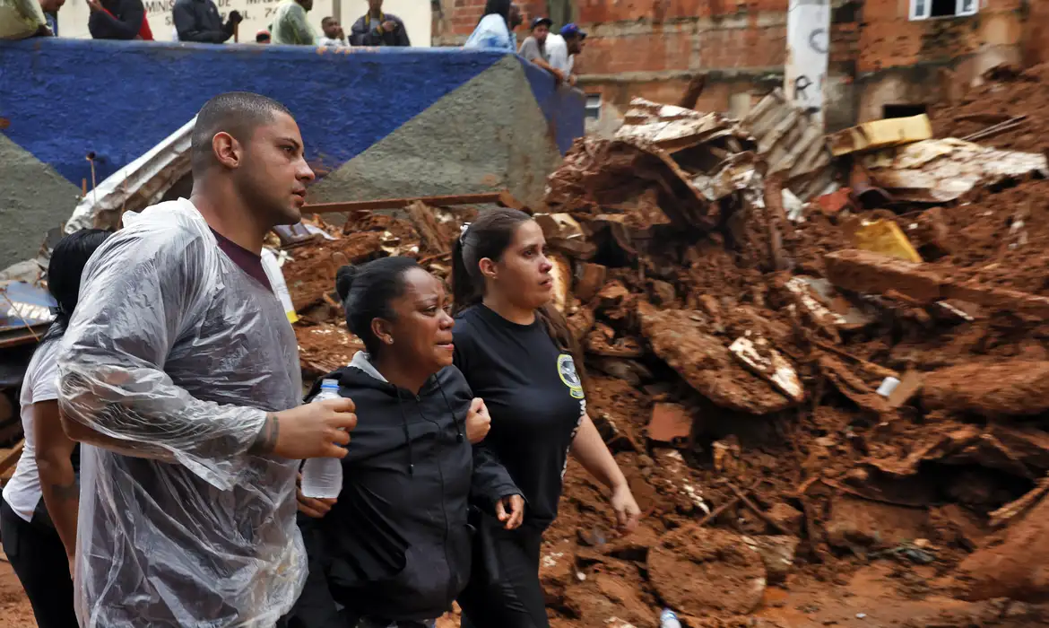 Moradores relatam desespero após mortes em Juiz de Fora