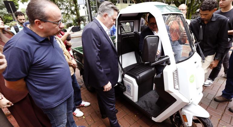 PBH lança programa de benefícios para carroceiros e apresenta triciclo elétrico para substituir carroças