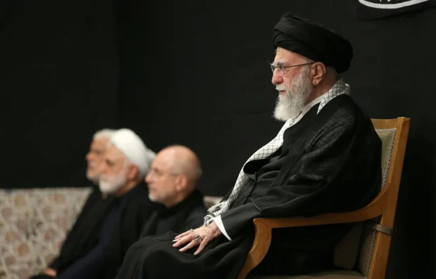Com morte de Khamenei, Irã forma conselho de governo com aiatolá Arafi