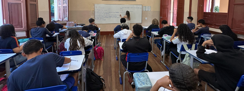 Governo de Minas anuncia programa que prevê atuação da PM dentro de escolas estaduais