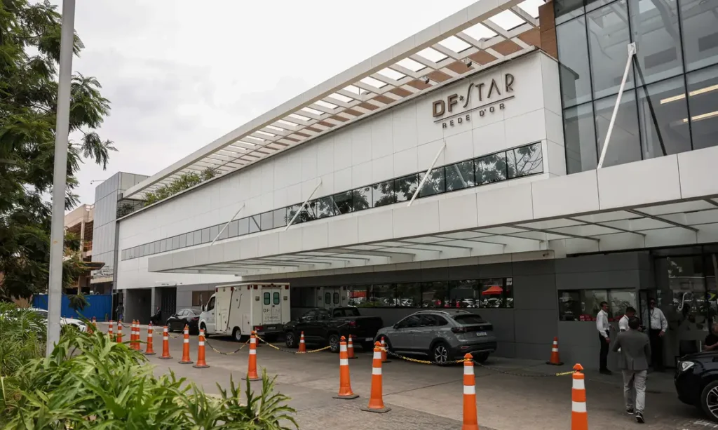 Bolsonaro pode ter alta amanhã e deve seguir para prisão domiciliar