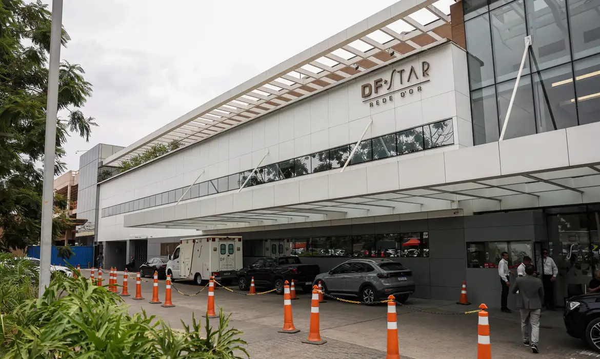 Bolsonaro pode ter alta amanhã e deve seguir para prisão domiciliar