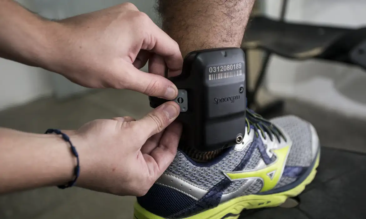 Câmara aprova uso obrigatório de tornozeleira por agressores de mulher