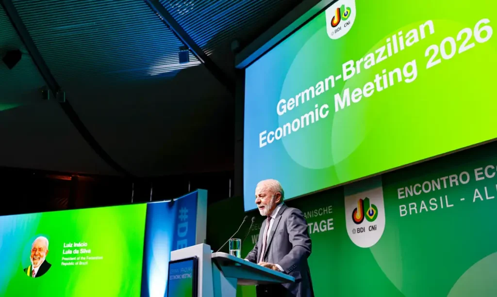 Lula fala em reciprocidade após expulsão de delegado dos EUA