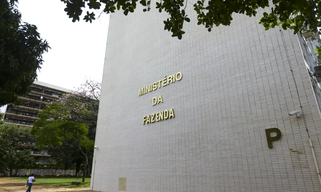 Reforma tributária: governo regulamenta cobrança da CBS e do IBS