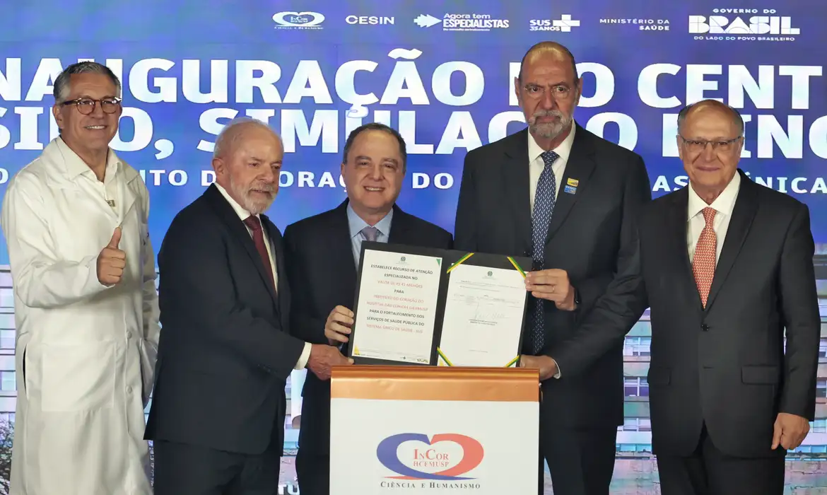 Lula sanciona lei do marco regulatório da vacina contra o câncer