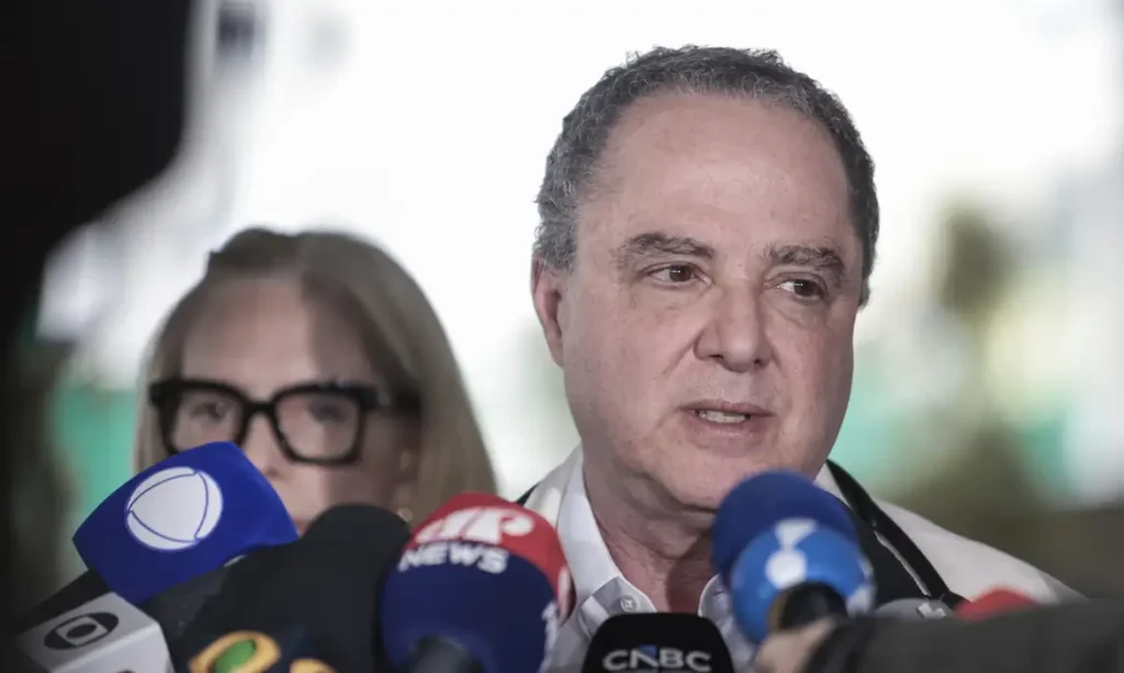 Médico diz que Lula retirou lesão e deve repousar nos próximos dias
