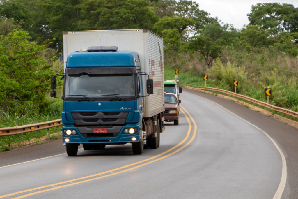 Dia do Trabalhador: rodovias mineiras terão restrições de circulação de veículos pesados no feriado