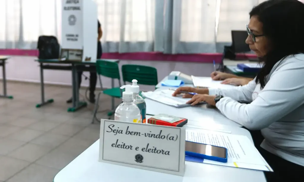 Eleições 2026: eleitor pode se inscrever para ser mesário voluntário