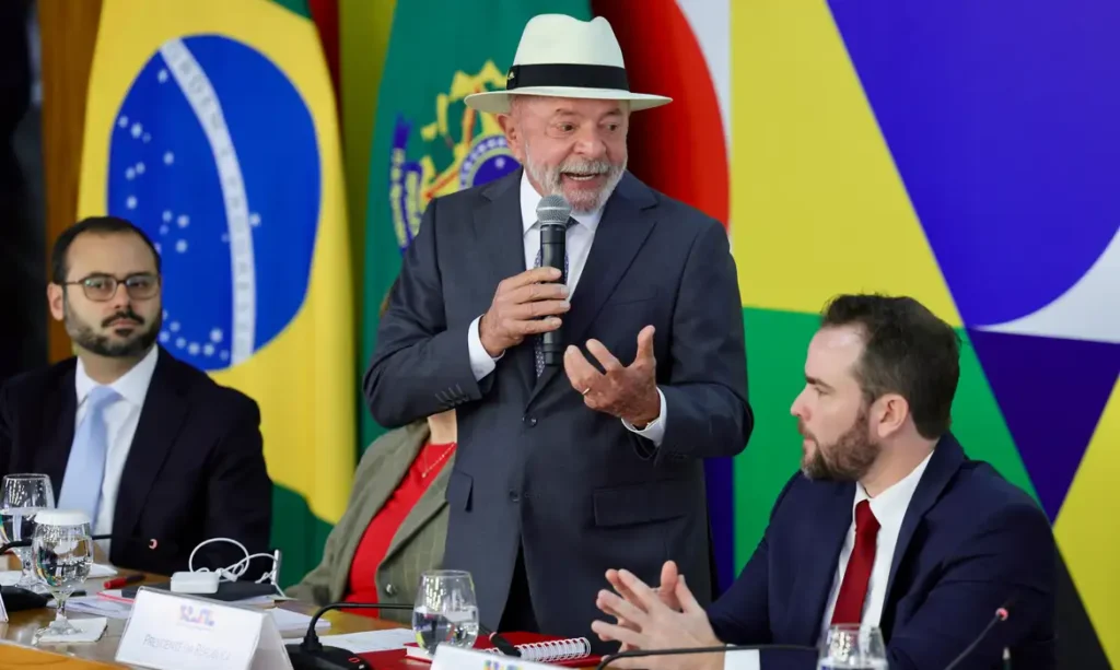 Lula anuncia novo Desenrola para quem ganha até R$ 8,1 mil