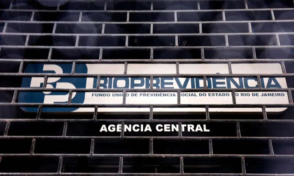 Operação contra Castro mira aportes de R$ 3,6 bi em fundos do Master