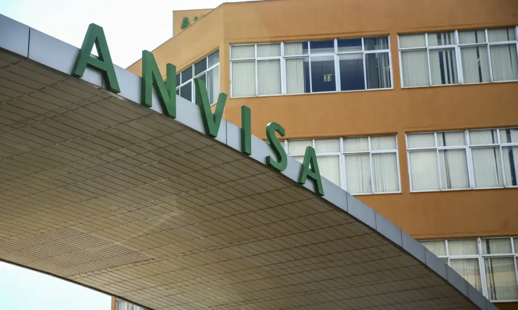 Anvisa determina recolhimento de lote da água mineral Cristal sem gás