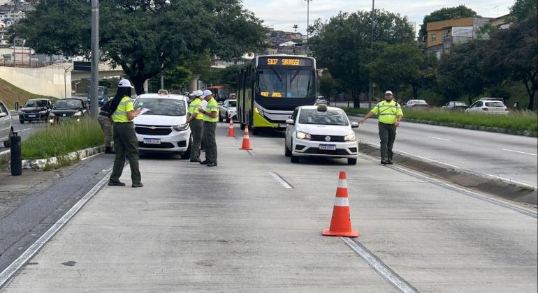 Nova portaria altera circulação de táxis nas pistas exclusivas do MOVE