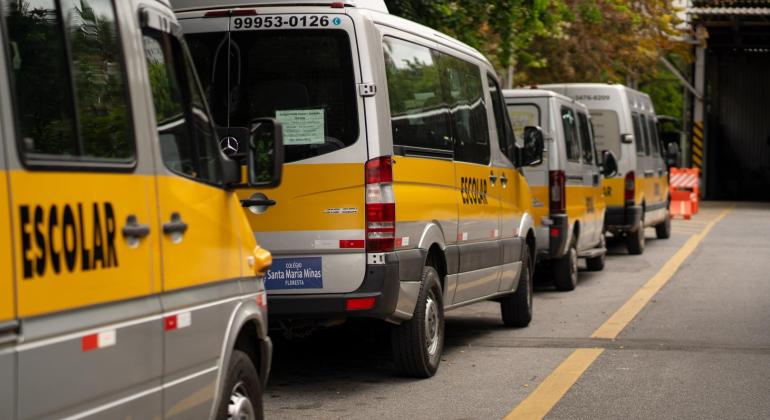 Veículos do transporte escolar passam a poder usar faixas exclusivas de ônibus em BH