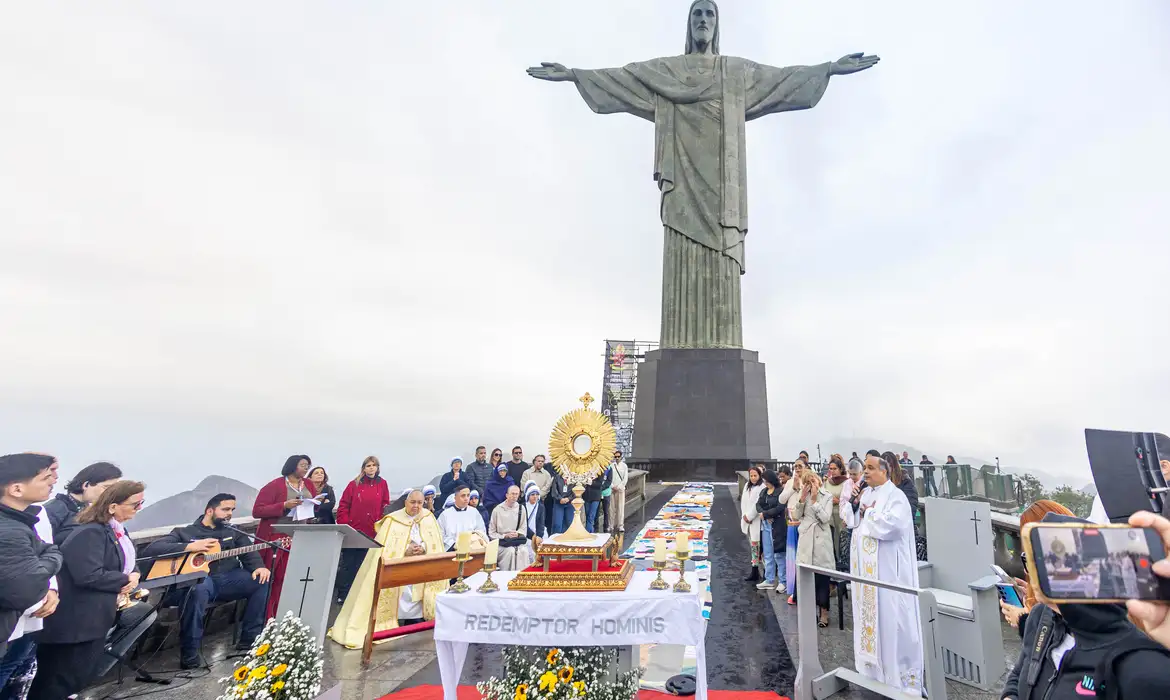 Cristo Redentor inova com tapete de patchwork no Corpus Christi