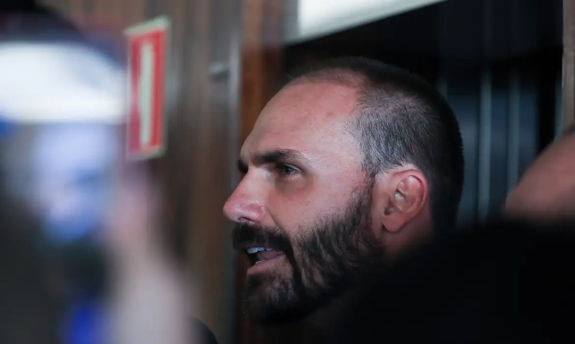 Por unanimidade, STF condena Eduardo Bolsonaro no caso do tarifaço