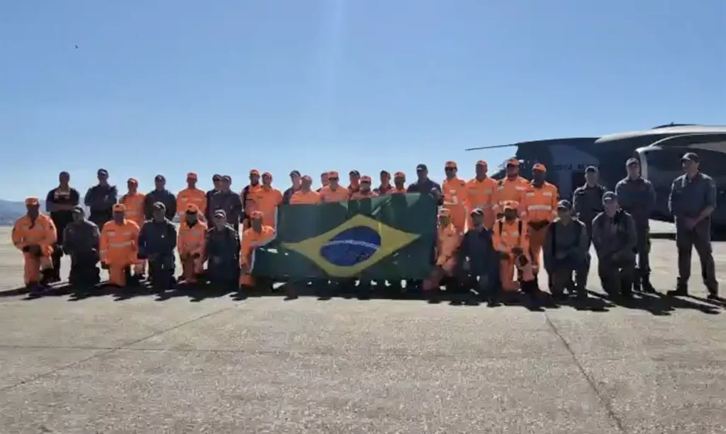 Com militares de MG, quarto voo brasileiro para Venezuela decola com bombeiros e donativos