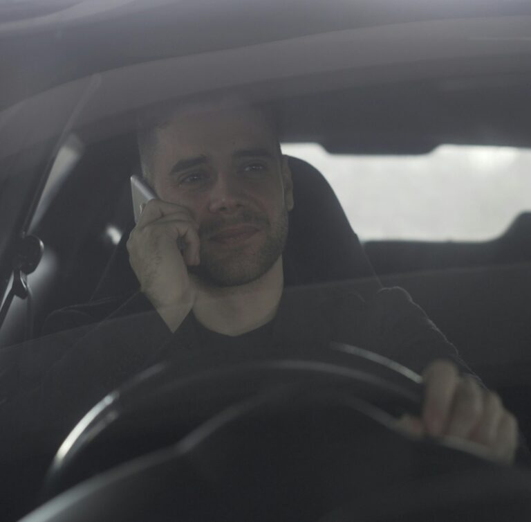 Uso do celular ao volante é o principal risco para a segurança no trânsito