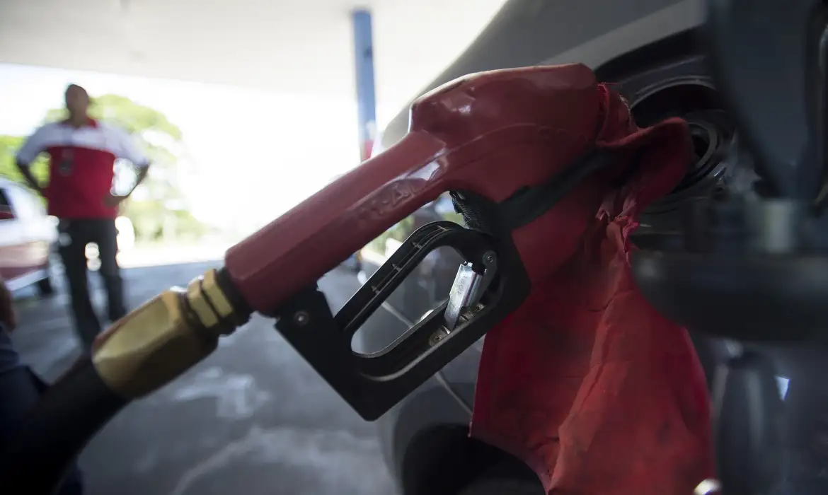Governo inicia hoje retirada gradual de subsídios aos combustíveis