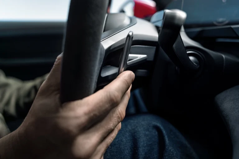 Porsche Taycan ganha sistema que simula troca de marchas de forma mais esportiva