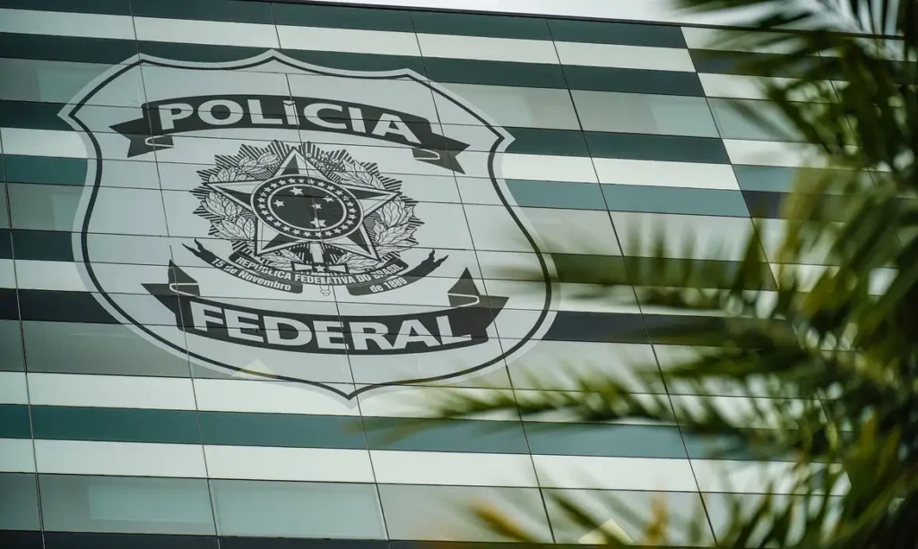 Em manifestação escrita, Flávio Bolsonaro nega ter caluniado Lula