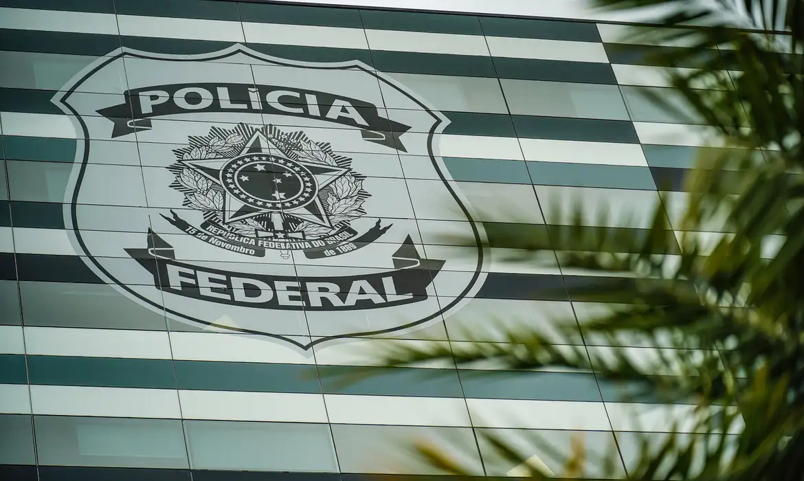 Em manifestação escrita, Flávio Bolsonaro nega ter caluniado Lula