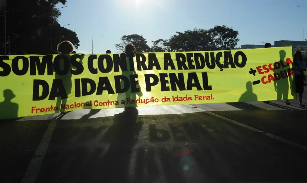 Pediatras se manifestam contrários à redução da maioridade penal