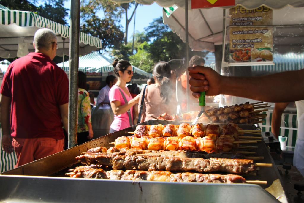 Setor de gastronomia da Feira Hippie vai funcionar 24 horas durante Virada Cultural de BH