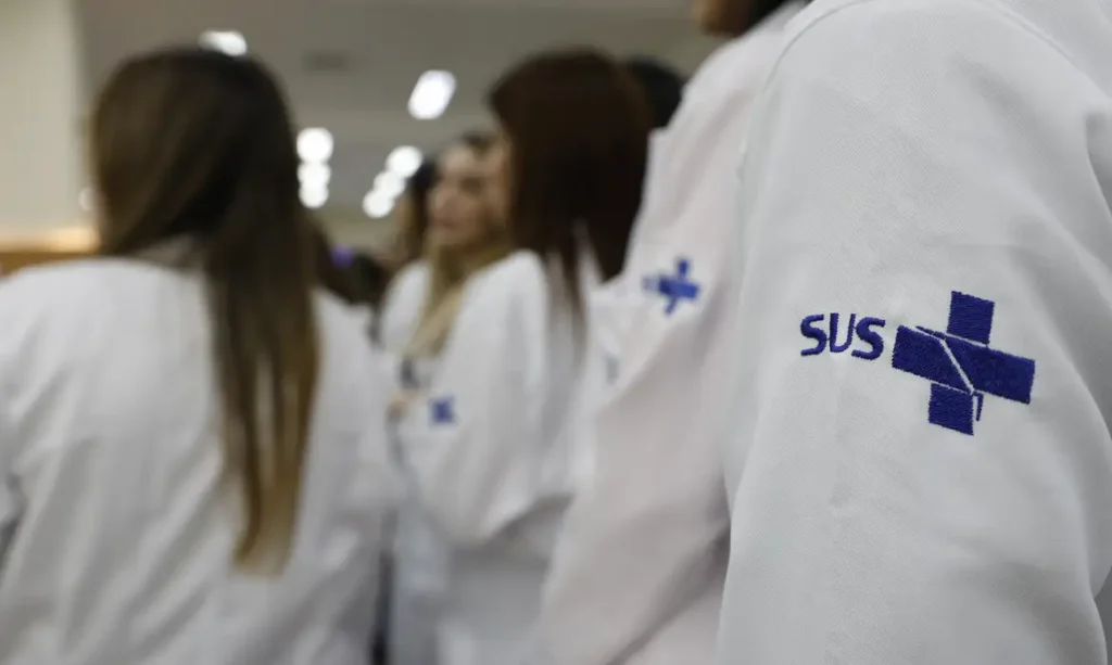 Saúde estende atuação de 676 médicos especialistas no SUS