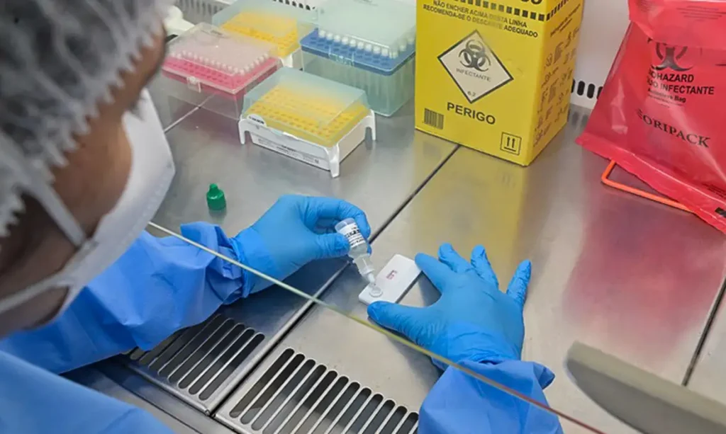 Anvisa atualiza regras sobre controle de qualidade em laboratórios