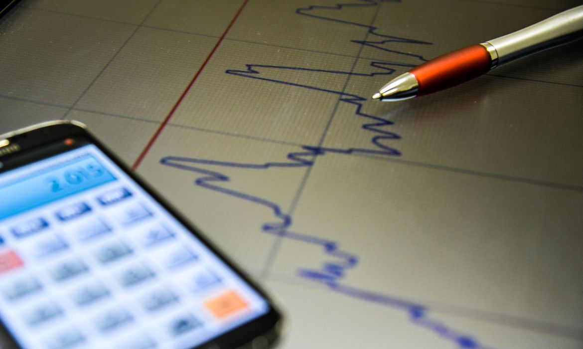 Mercado Financeiro reduz projeção para crescimento da economia