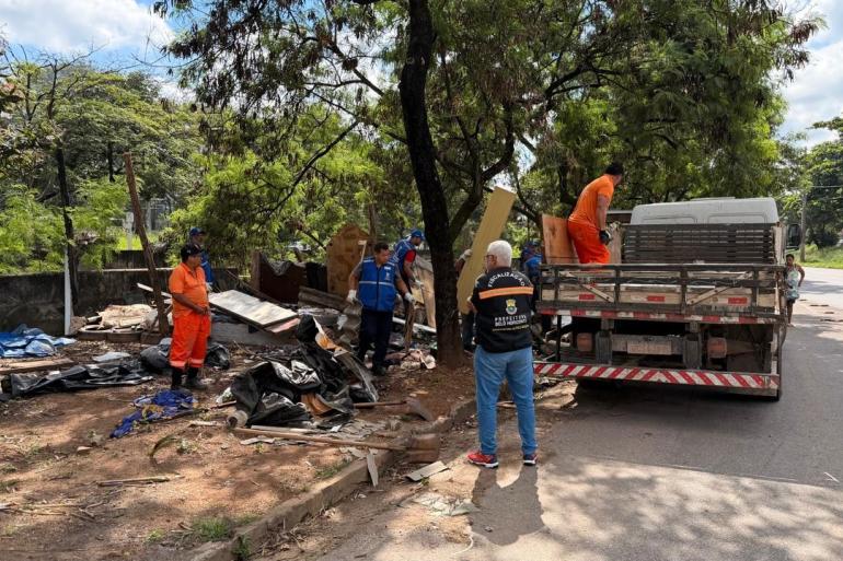 Em apenas um dia, PBH retira 3 toneladas de lixo do Centro e da Lagoinha