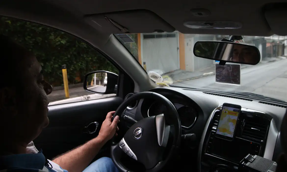 Governo federal  analisa mudanças em crédito a motoristas de aplicativos 