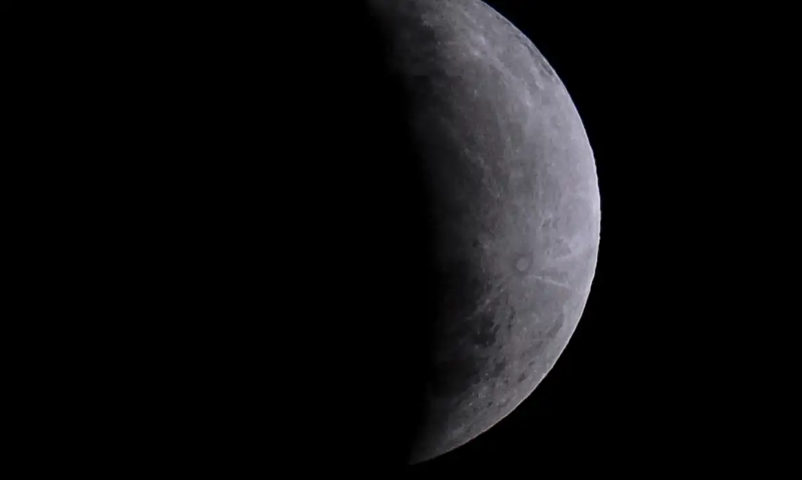 Eclipse parcial da Lua nesta quinta-feira será visto em todo o Brasil