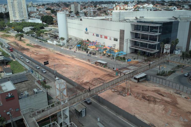 Passarela de pedestres será retirada para obras de trincheira na Av. Cristiano Machado, em BH