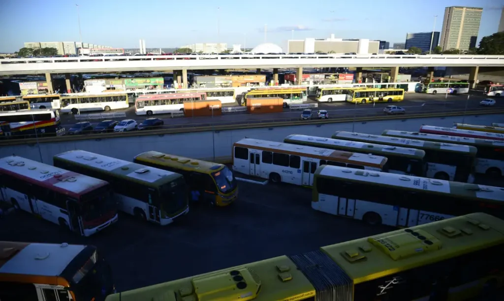 Nunes Marques cobra TREs por transporte público gratuito nas eleições