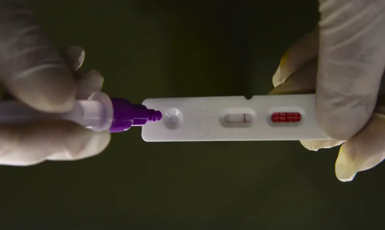 Hepatites virais: entenda as diferenças e formas de prevenção
