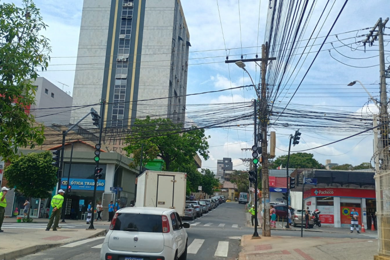 Via do Minério e Olinto Meireles, no Barreiro, passam a ter faixas exclusivas de ônibus nesta terça-feira (29)